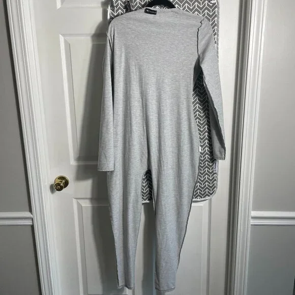 PrettyLittleThing | Longsleeve Grey PLT Jumpsuit - Picture 5 of 8